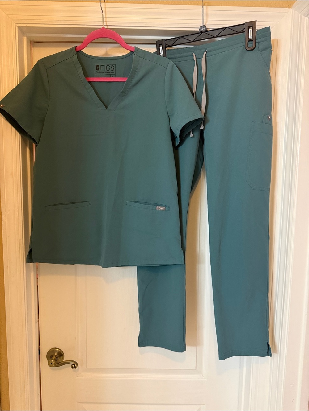 Figs Women's Small Casma Scrub Top & Medium Yola Pants